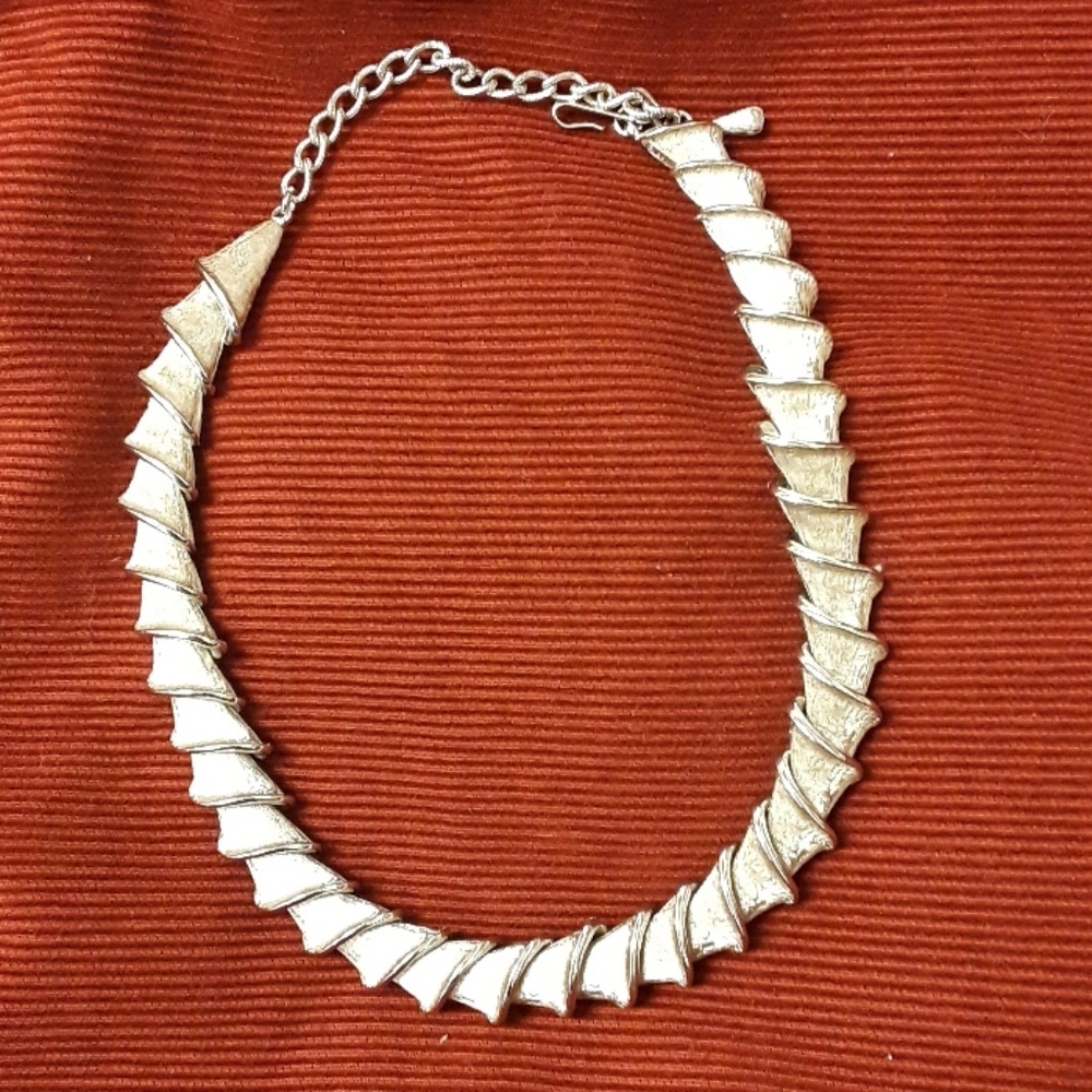 Choker necklace